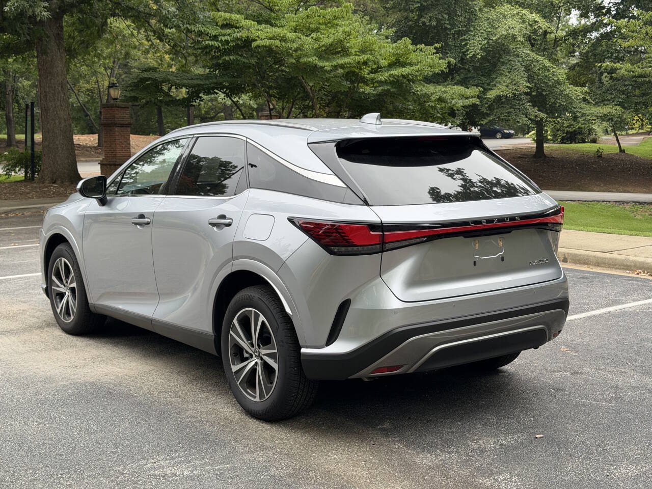 Used 2025 Lexus RX 350 Premium w/ Accessory Package (Z1) FWD image 7