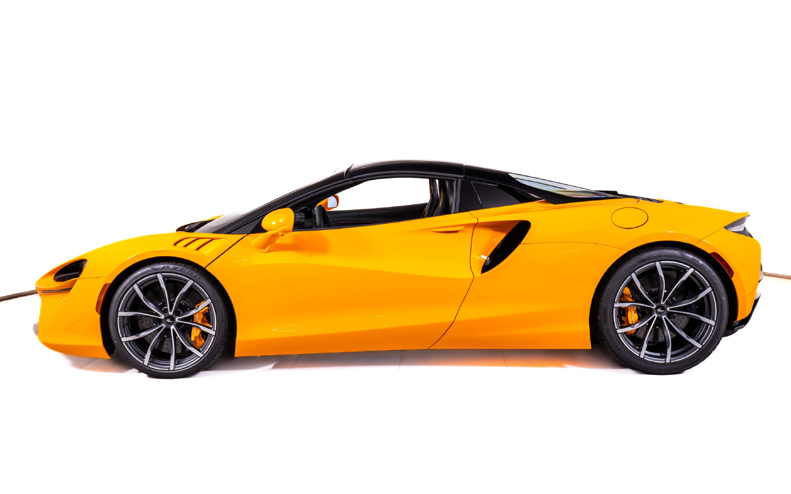 New 2027 McLaren Artura Spider RWD image 3