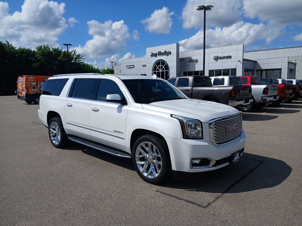 Used 2017 GMC Yukon XL Denali w/ Open Road Package AWD/4WD image 2