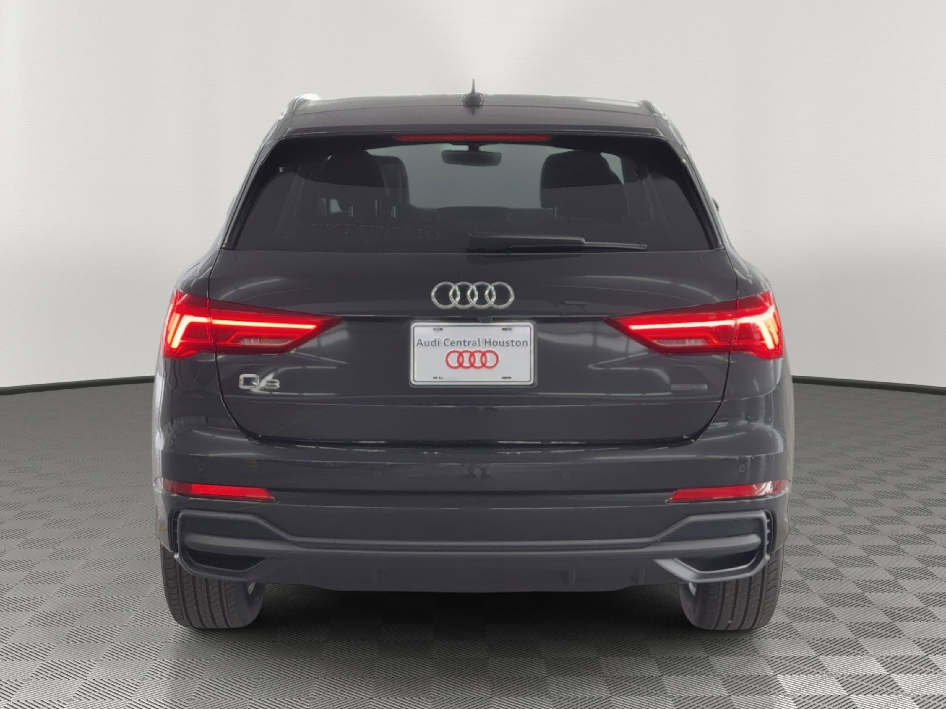 Certified 2025 Audi Q3 2.0T Premium w/ Convenience Package image 10