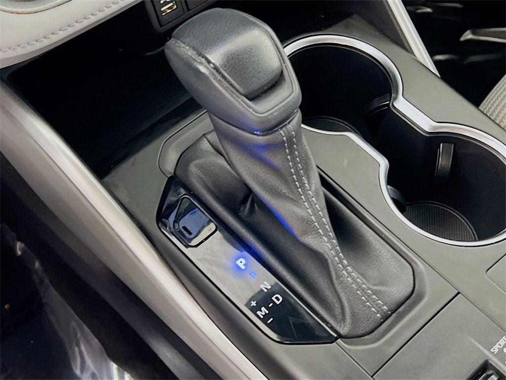 Used 2023 Toyota Highlander L image 16