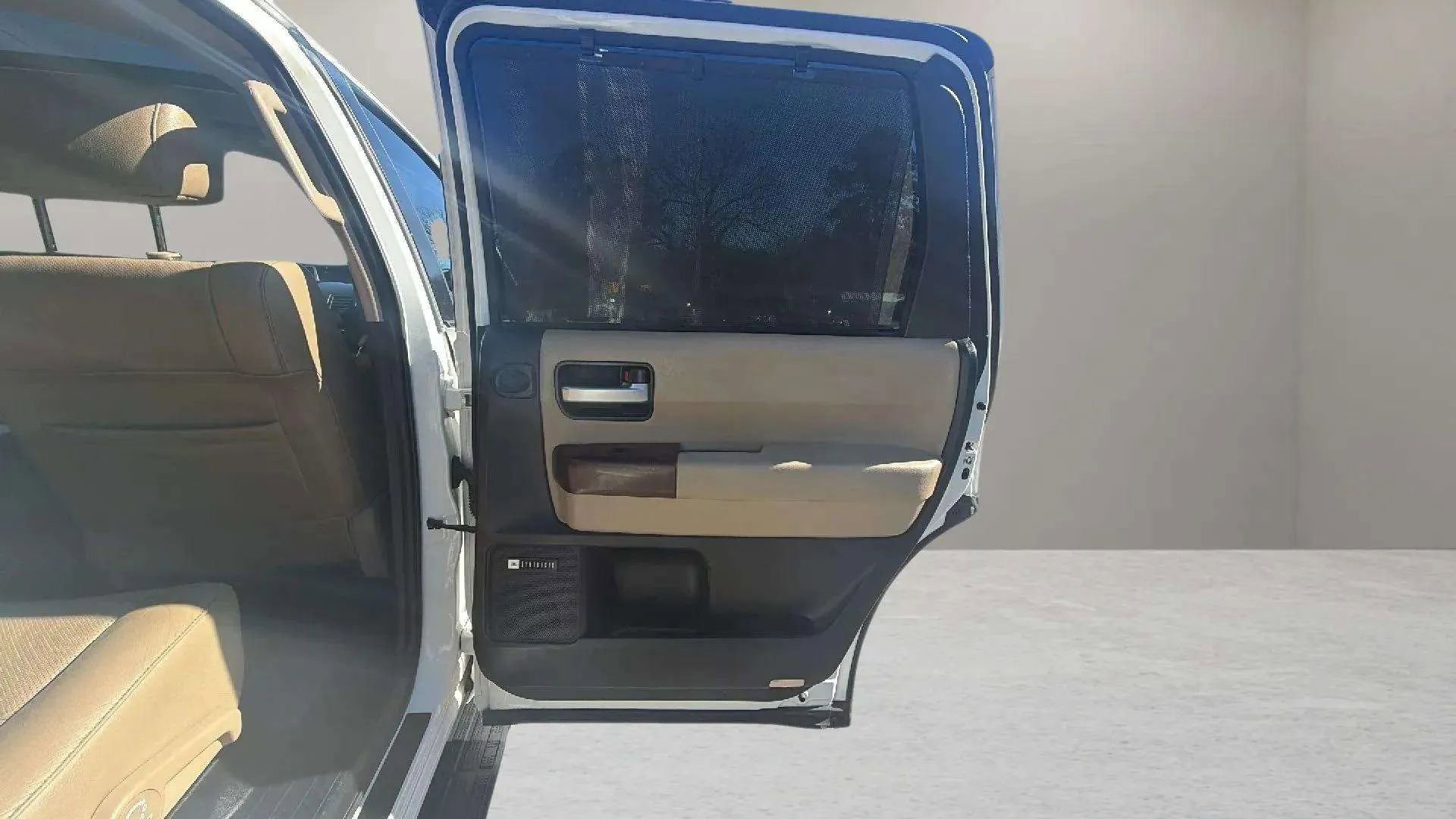 Used 2016 Toyota Sequoia Platinum image 18