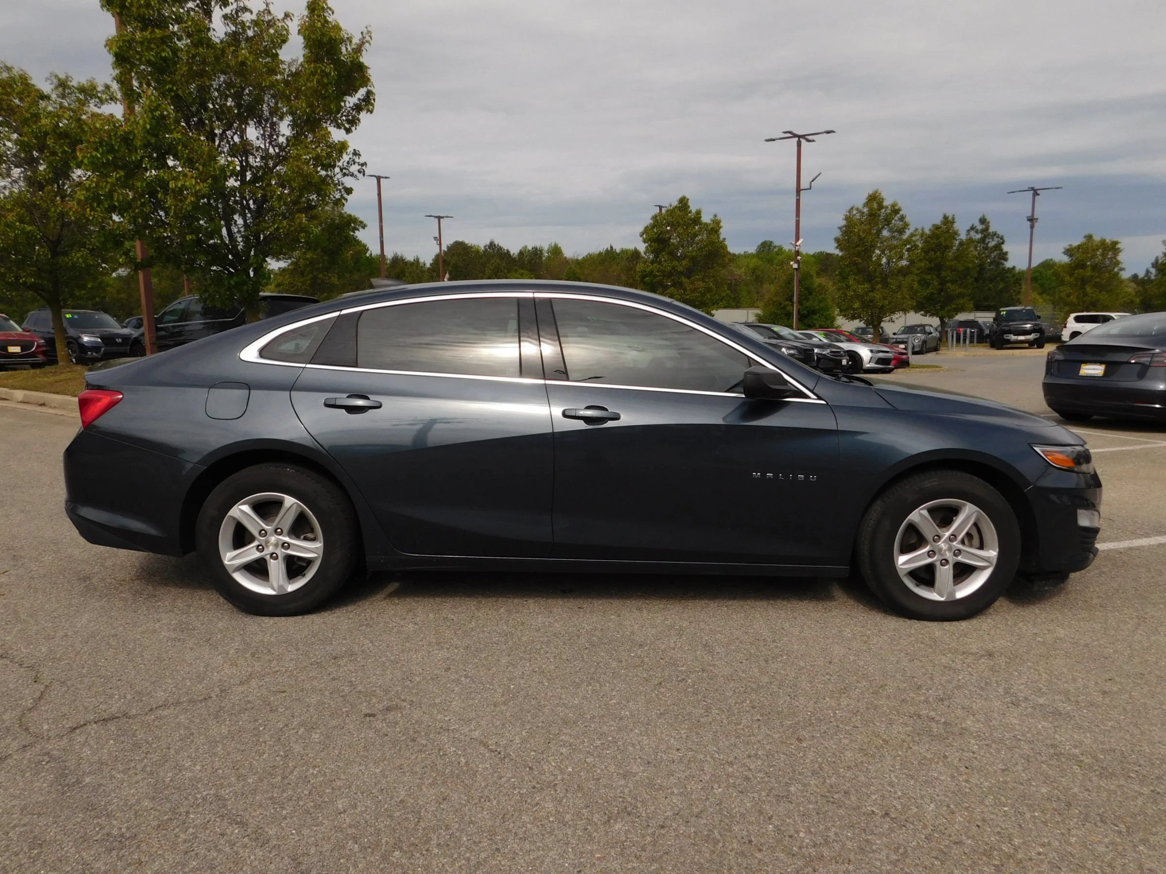 Used 2020 Chevrolet Malibu LS w/ LPO, Convenience Package 2 FWD image 3
