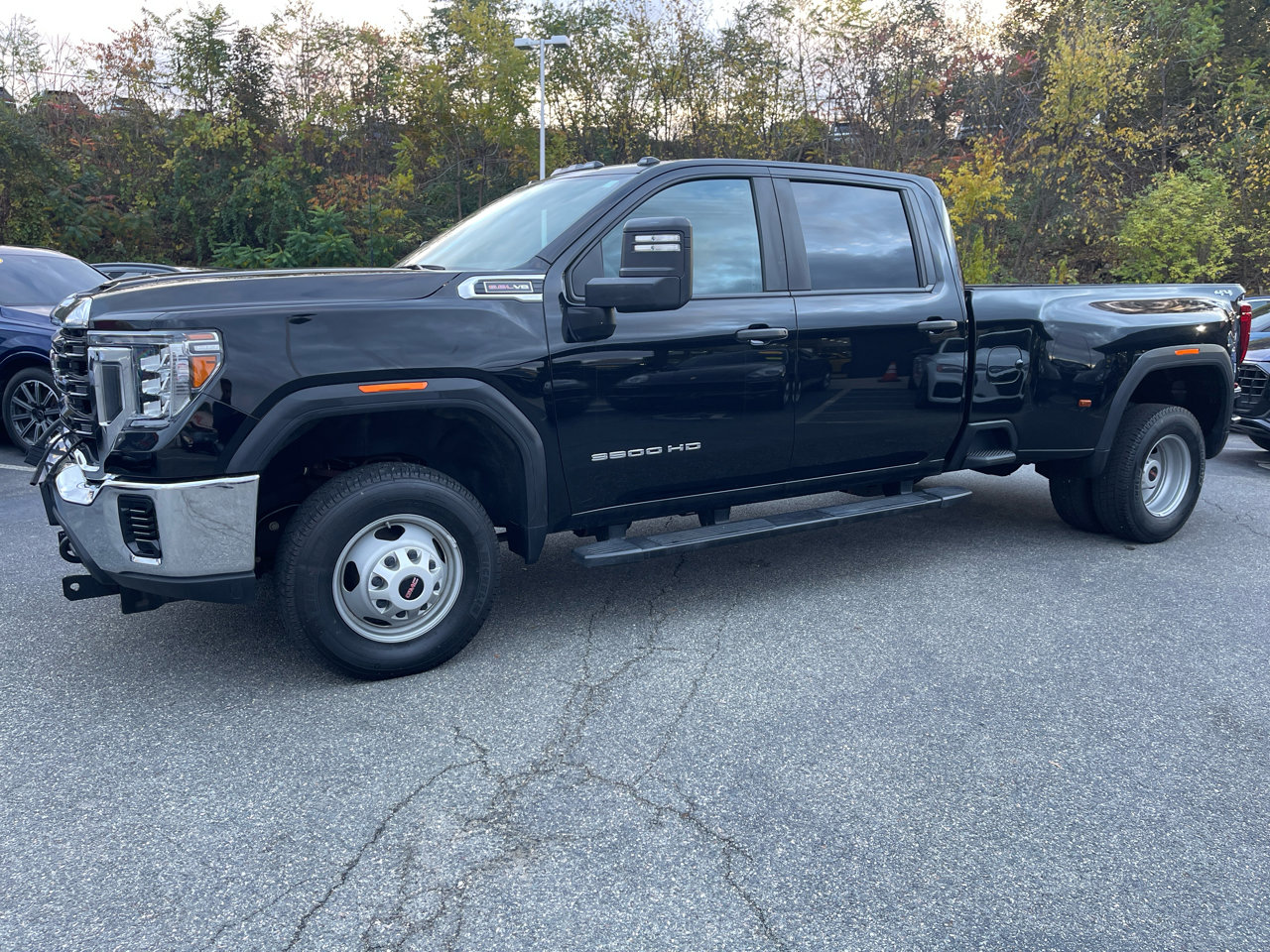 Used 2022 GMC Sierra 3500 Pro w/ Convenience Package image 4