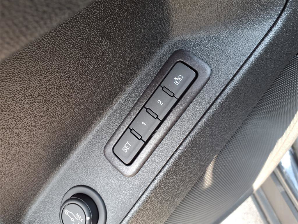 Used 2022 Chevrolet Equinox Premier w/ Redline Edition image 29