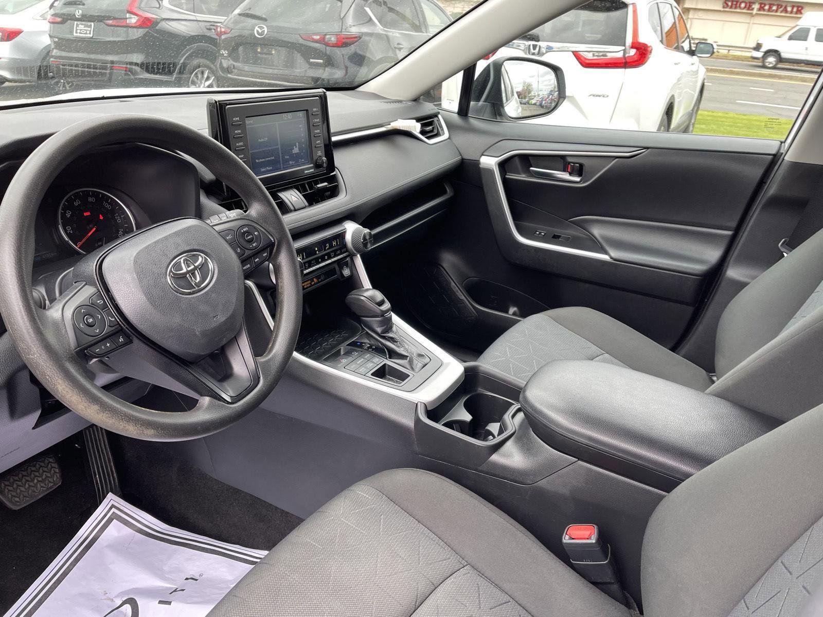 Used 2021 Toyota RAV4 XLE AWD/4WD image 4