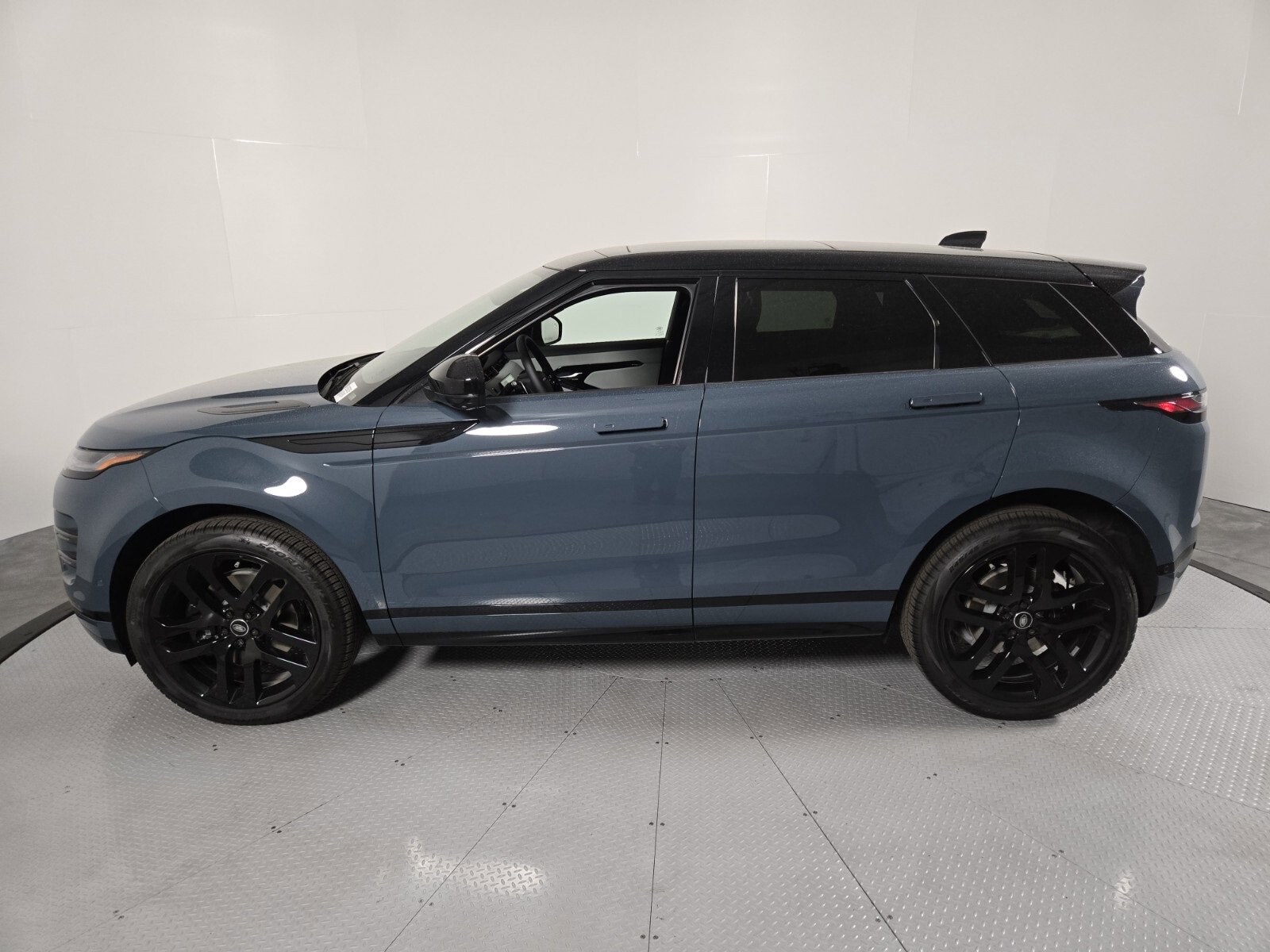 New 2026 Land Rover Range Rover Evoque Dynamic SE image 6