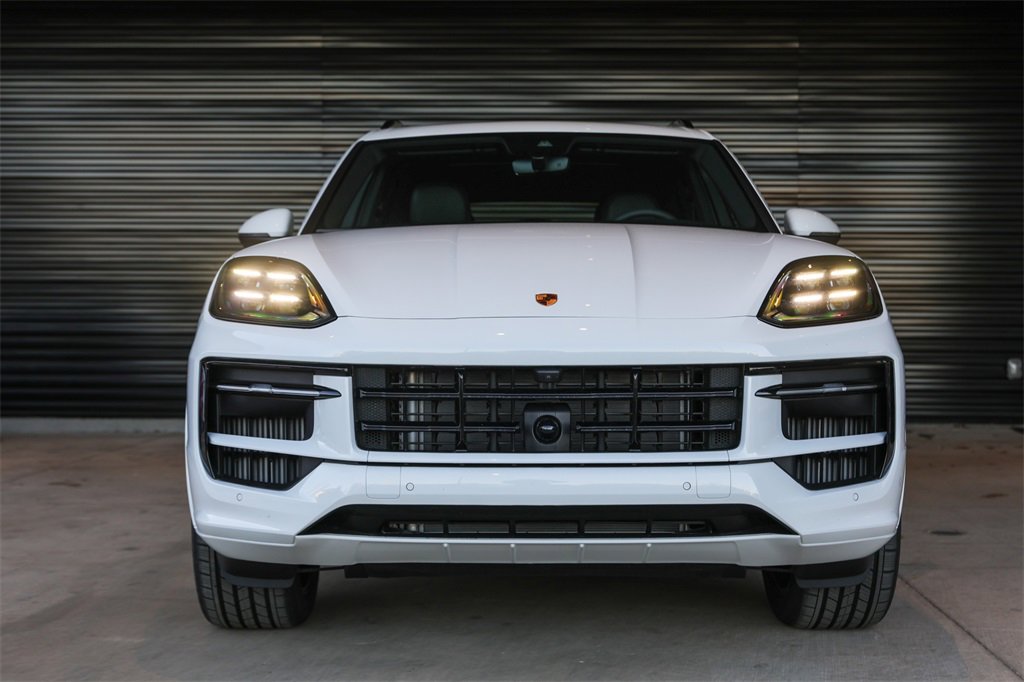 Used 2025 Porsche Cayenne image 6