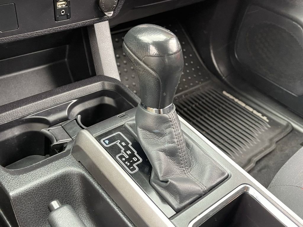 Used 2016 Toyota Tacoma SR5 w/ SR5 Appearance Package (SN) AWD/4WD image 25