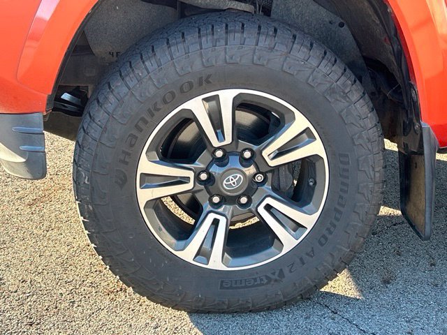Used 2017 Toyota Tacoma TRD Sport w/ Tow Package (A/T) AWD/4WD image 16