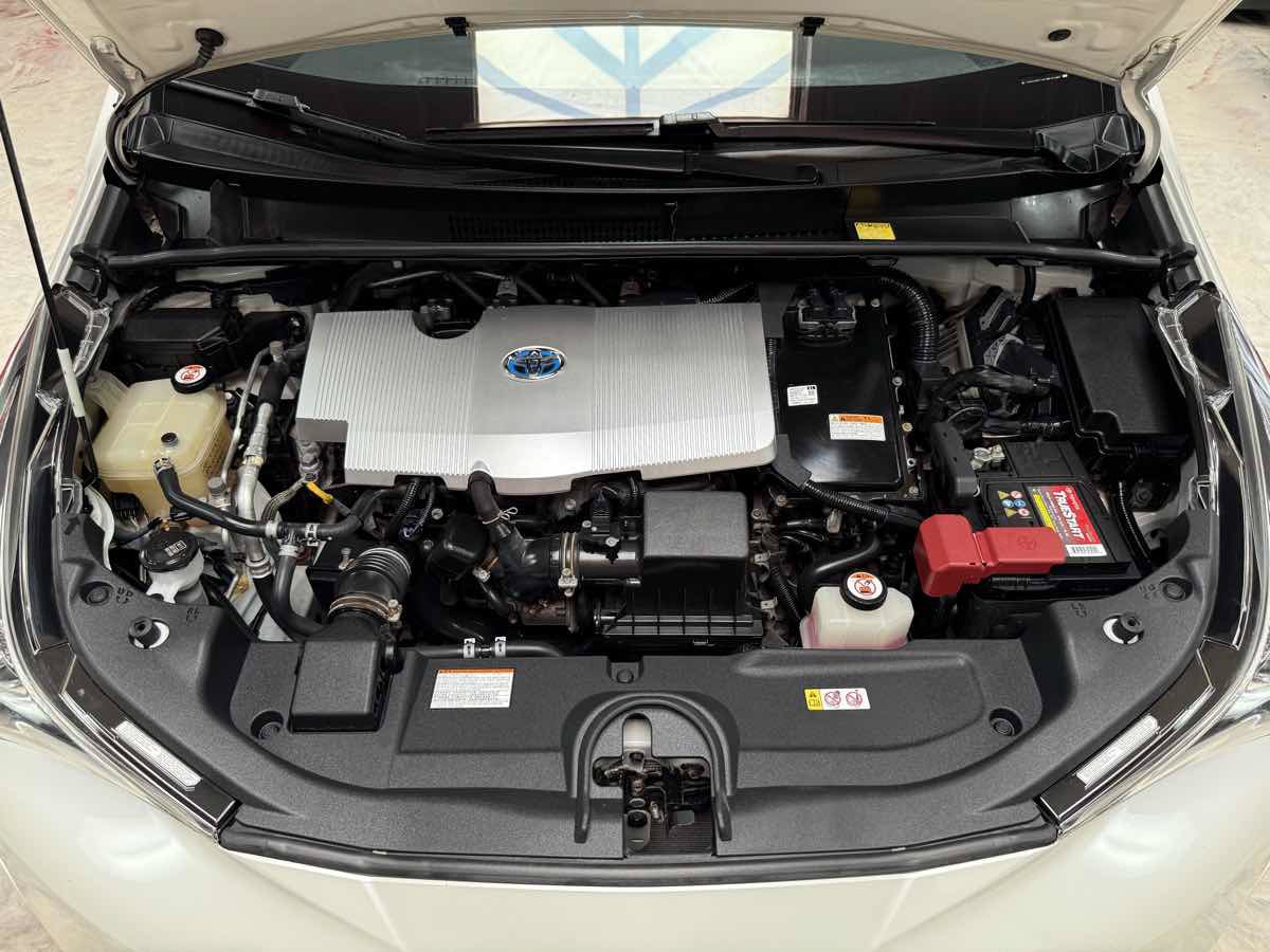 Used 2017 Toyota Prius Four Touring w/ Premium Convenience Package FWD image 33