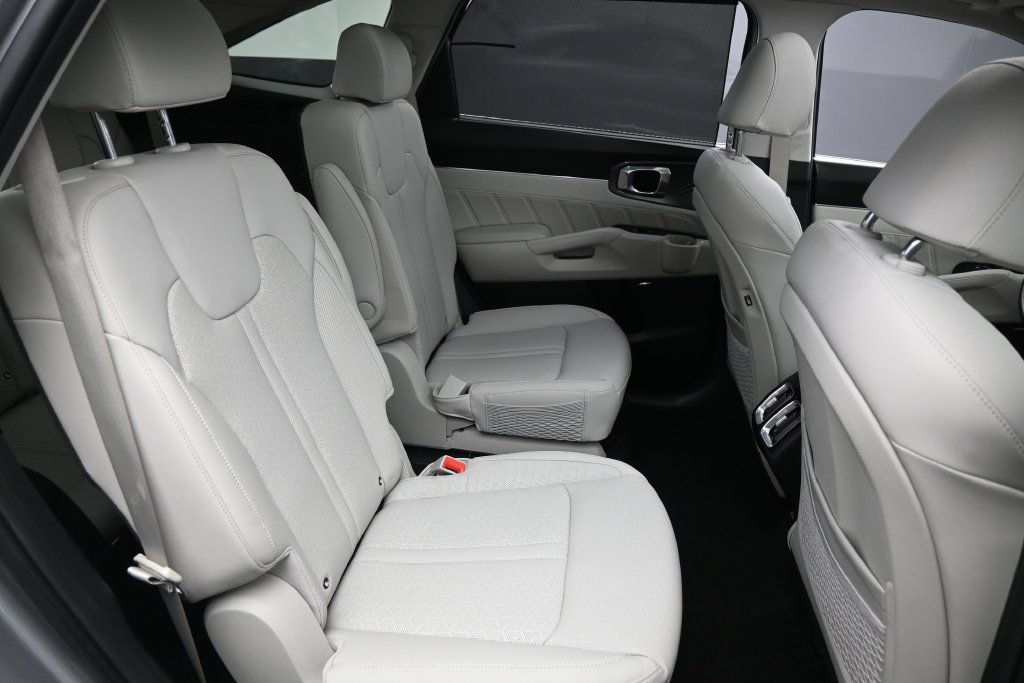 Used 2023 Kia Sorento SX Prestige w/ Panoramic Sunroof Package AWD/4WD image 32
