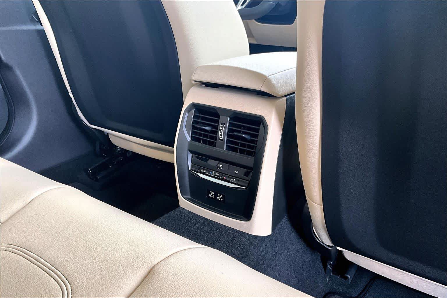 New 2026 BMW 330i Sedan w/ M Sport Package RWD image 17