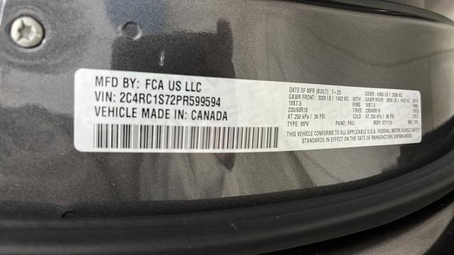 Used 2023 Chrysler Pacifica Limited w/ Uconnect Theater Family Group FWD image 27