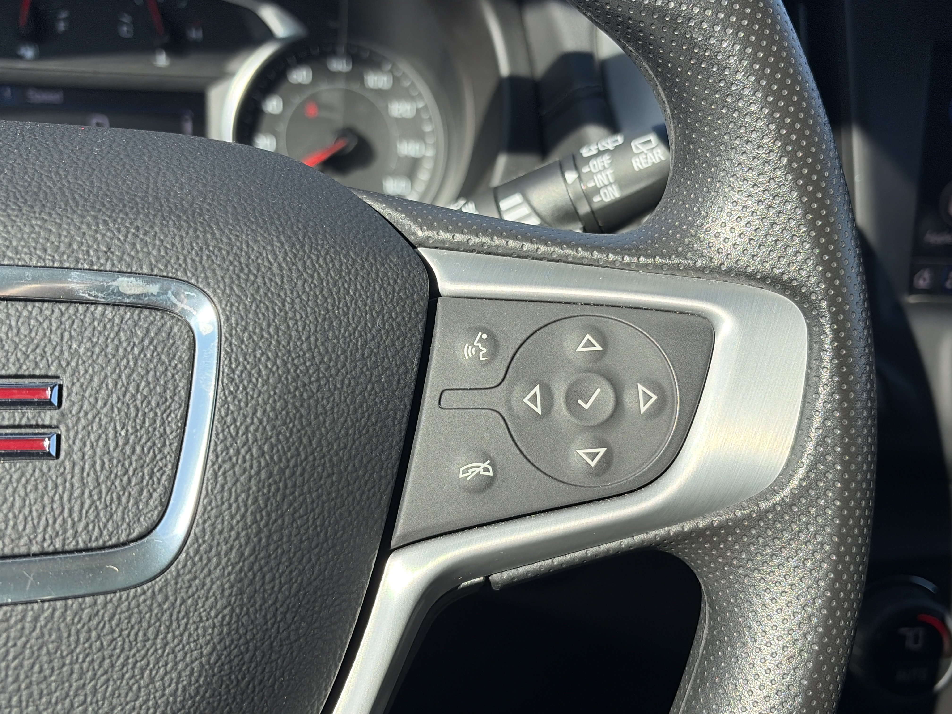 Used 2024 GMC Terrain SLE w/ Elevation Edition AWD/4WD image 21