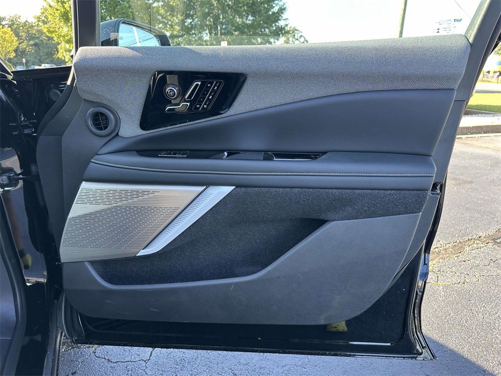 New 2025 Cadillac Optiq Luxury 2 image 8