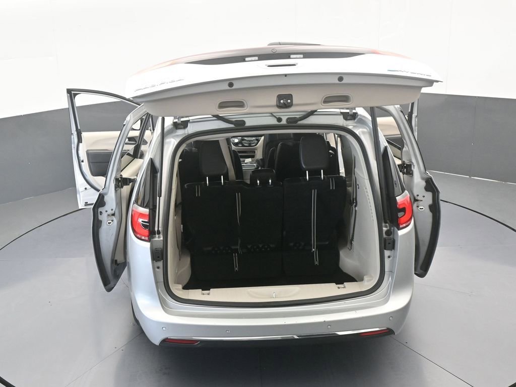 Used 2024 Chrysler Pacifica Select image 72