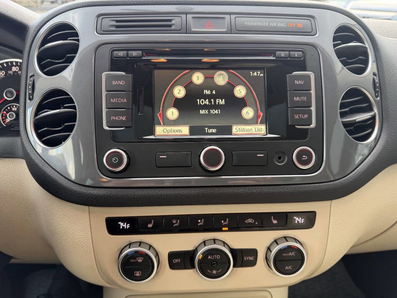 Used 2015 Volkswagen Tiguan SEL image 34