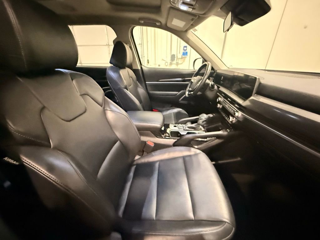 Used 2025 Kia Telluride S AWD/4WD image 29