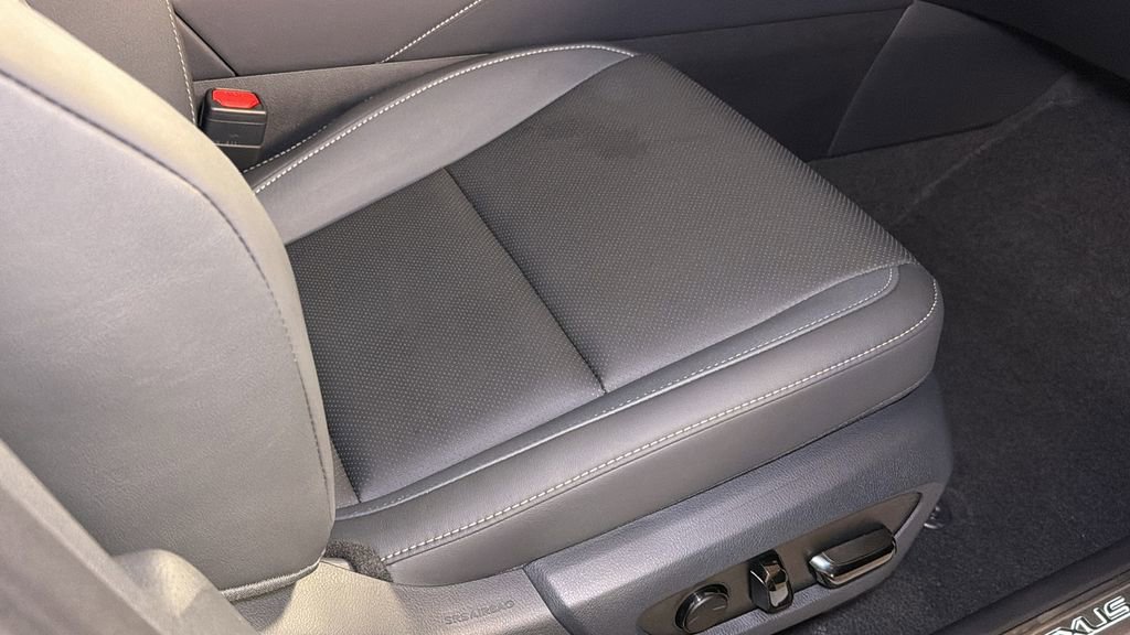 Certified 2025 Lexus RX 350 Premium w/ Accessory Package (A2) image 11