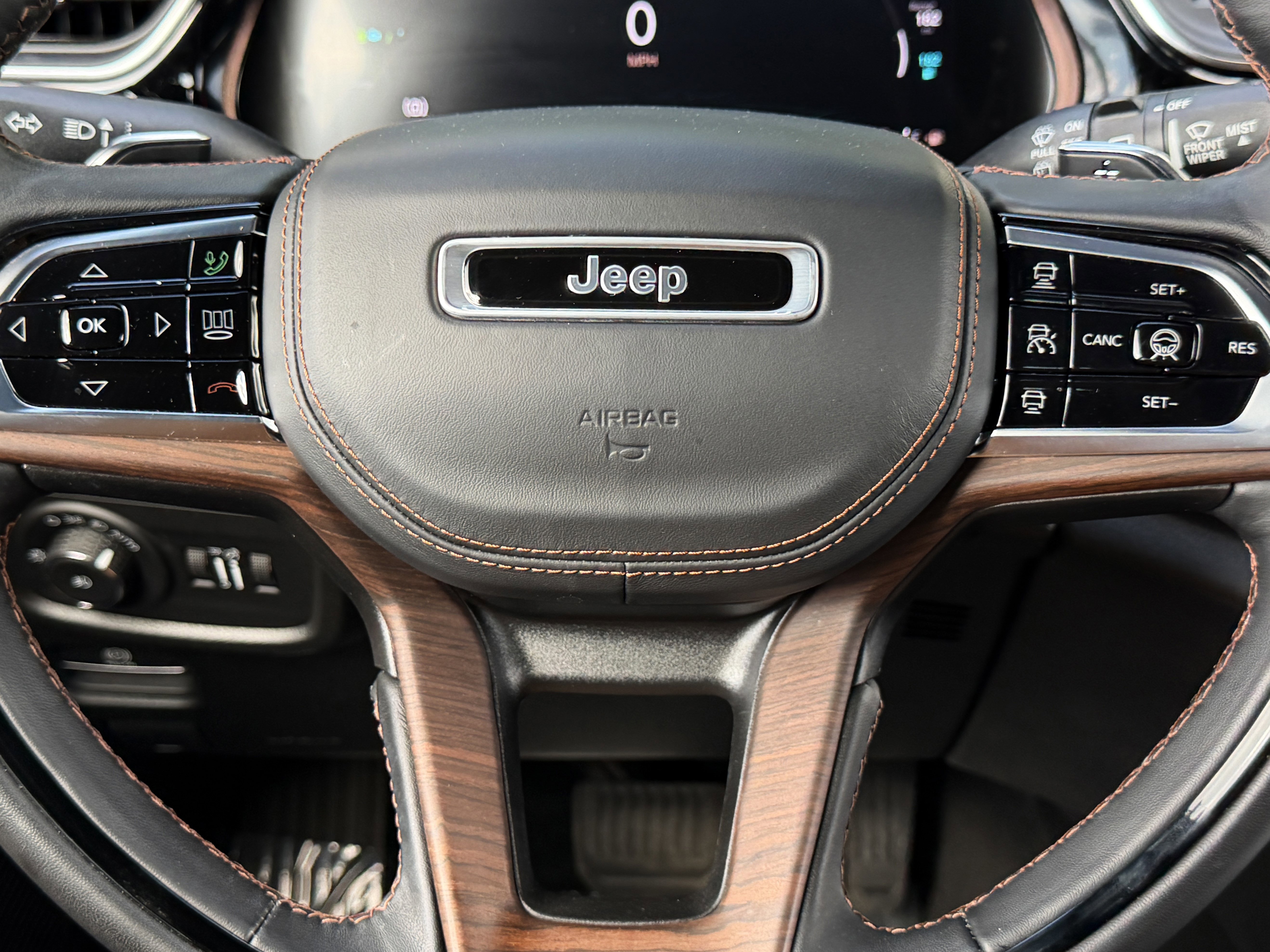 Used 2022 Jeep Grand Cherokee Summit w/ Advanced Protech Group IV AWD/4WD image 39