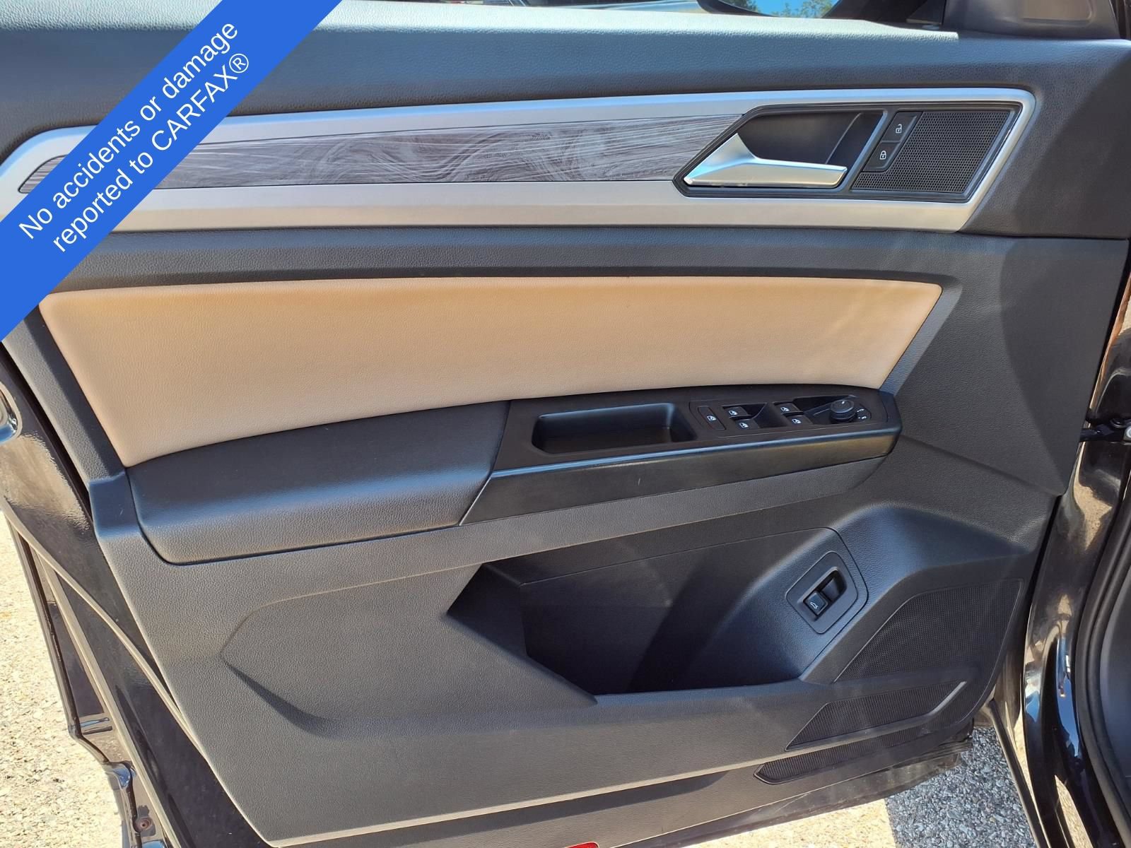 Used 2020 Volkswagen Atlas Cross Sport SE w/ Panoramic Sunroof Package AWD/4WD image 16