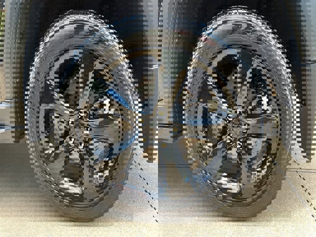 Used 2024 Jeep Grand Cherokee Limited w/ Black Appearance Package image 11