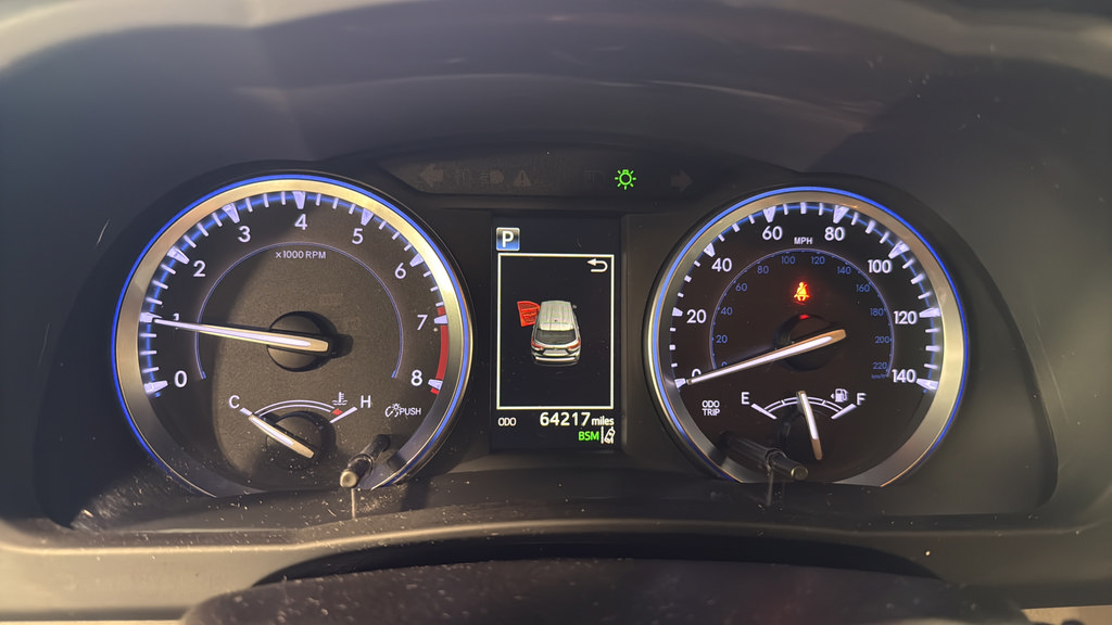 Used 2019 Toyota Highlander XLE AWD/4WD image 23