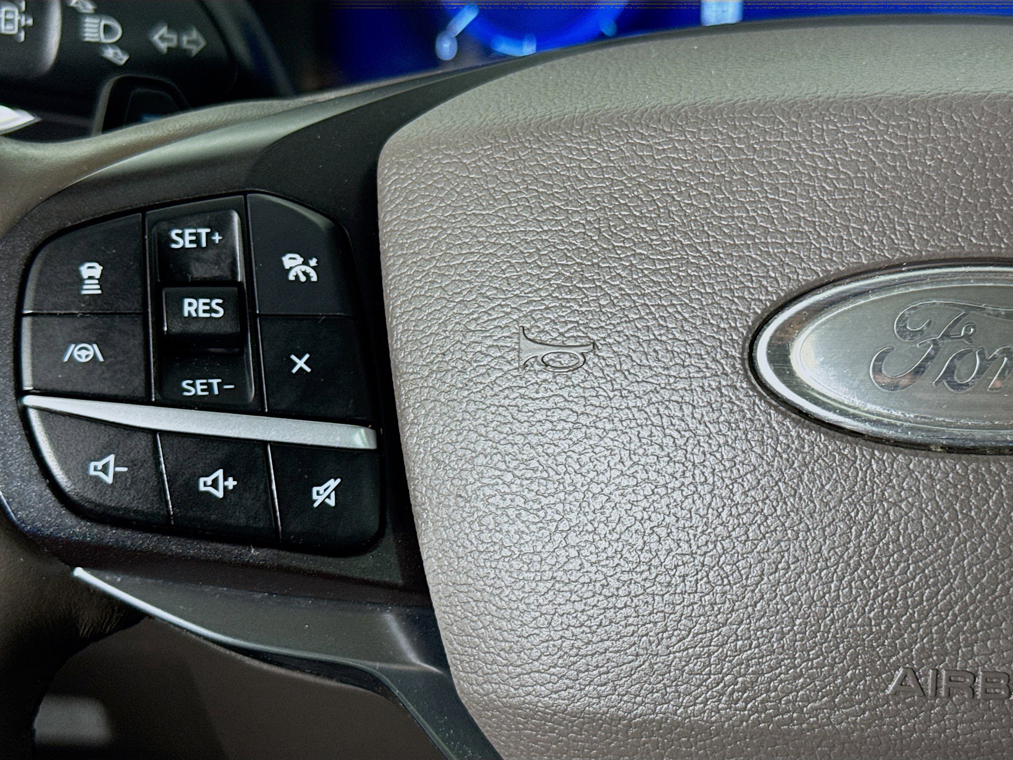 Used 2020 Ford Explorer Platinum w/ Premium Technology Package image 13