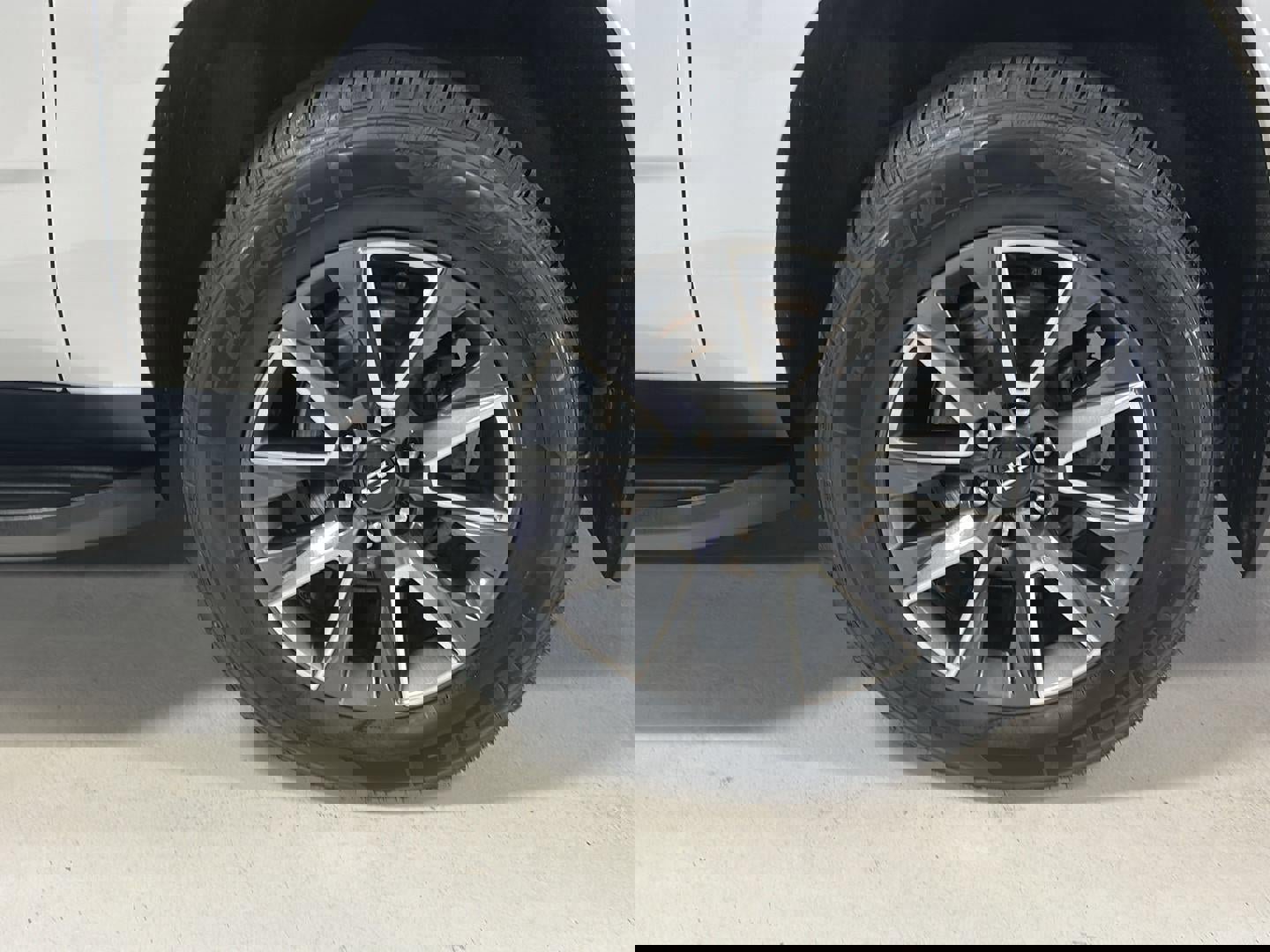 Used 2022 Chevrolet Suburban LT w/ Luxury Package image 24