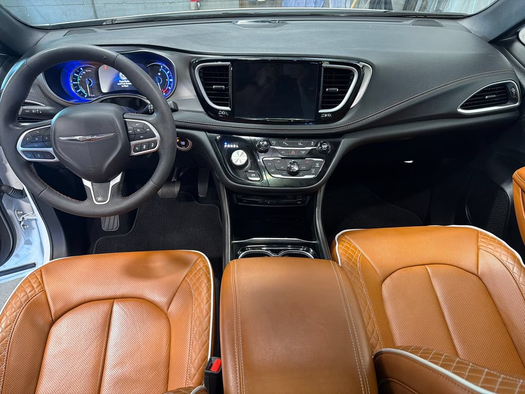 Used 2024 Chrysler Pacifica Pinnacle FWD image 5