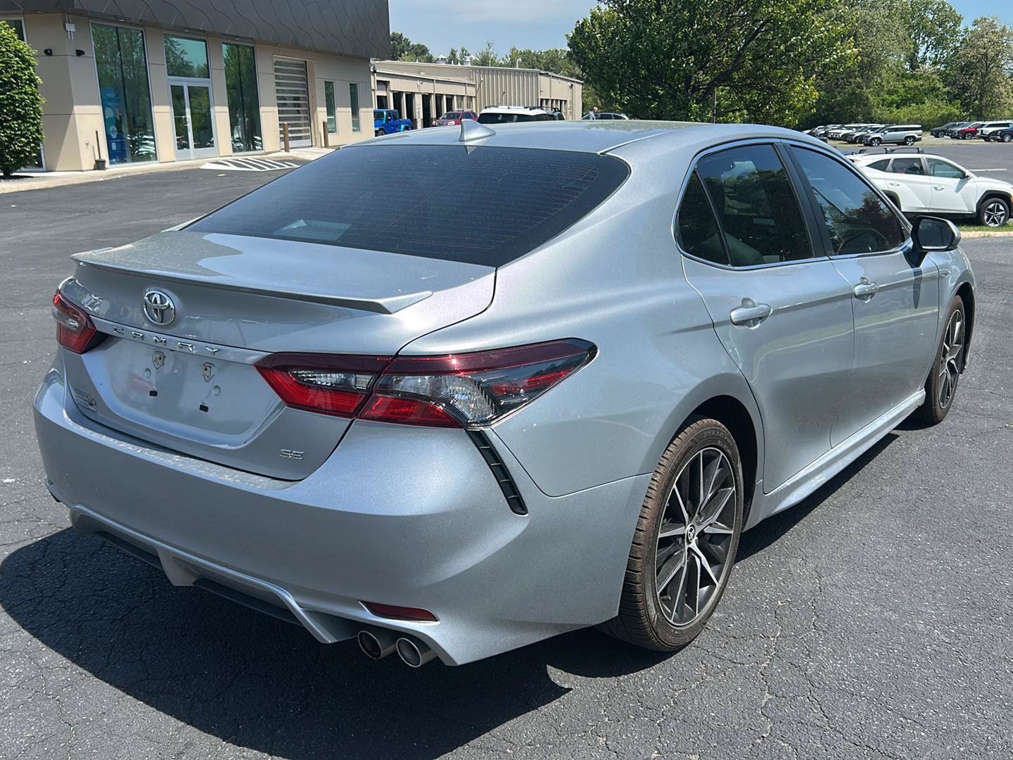 Used 2024 Toyota Camry SE FWD image 6