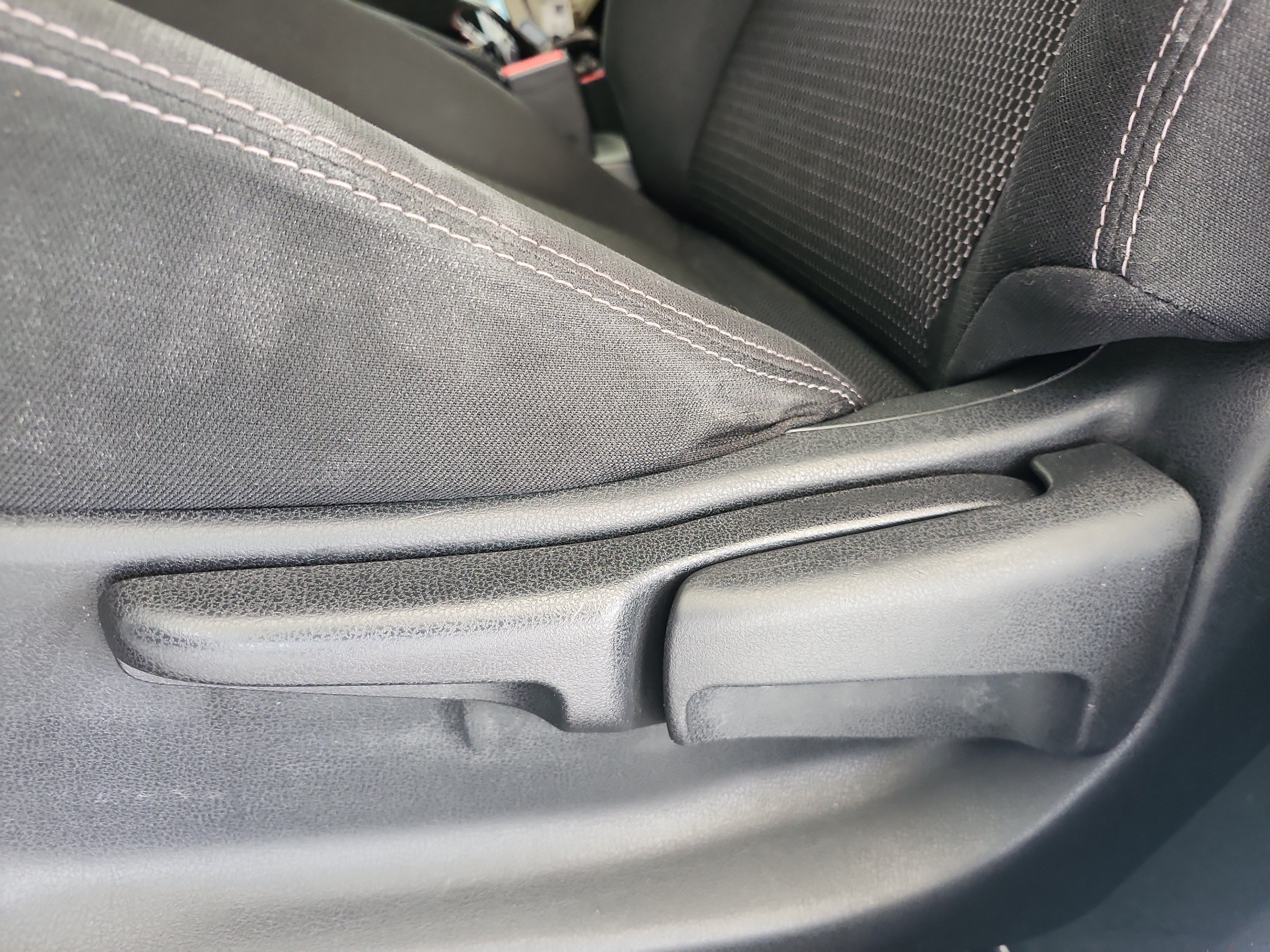 Used 2016 Nissan Versa SV FWD image 15