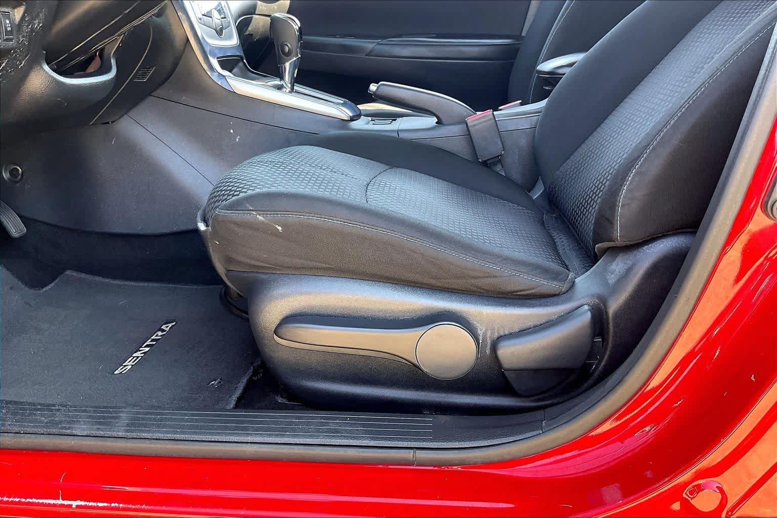 Used 2019 Nissan Sentra SR FWD image 36