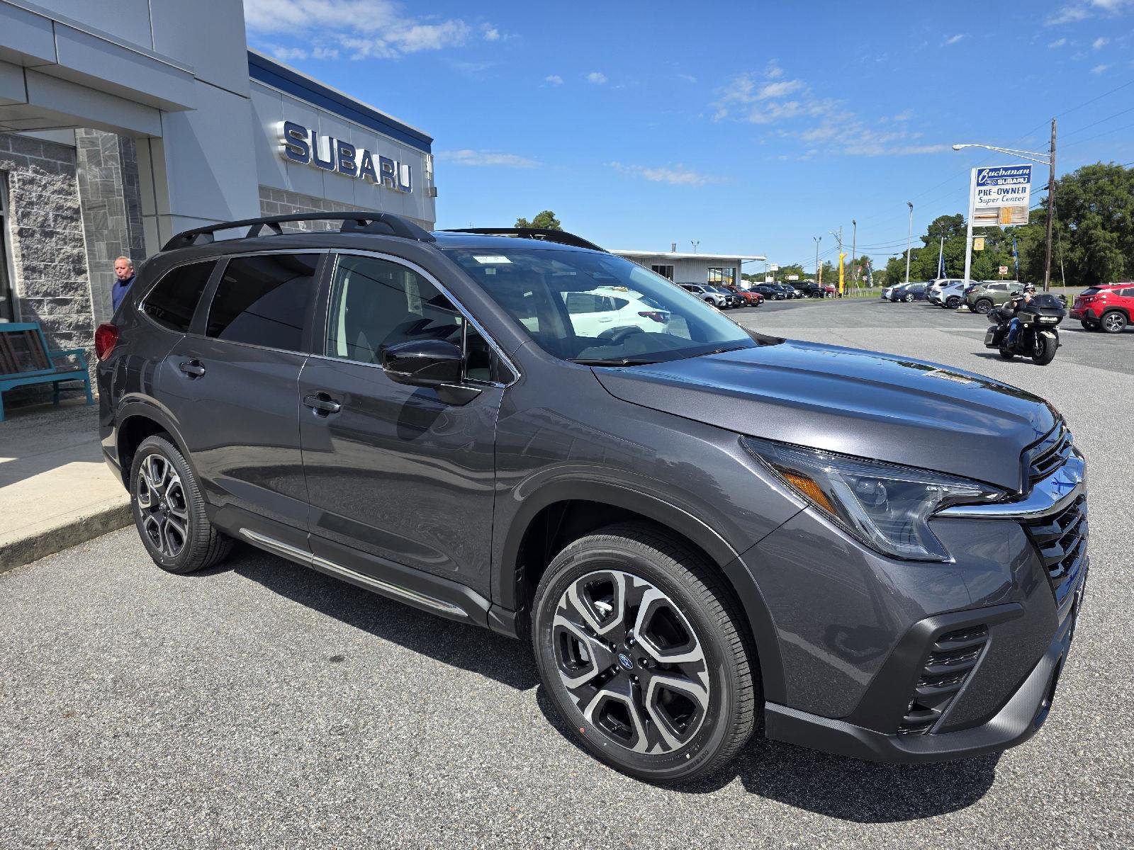 New 2025 Subaru Ascent Limited image 3