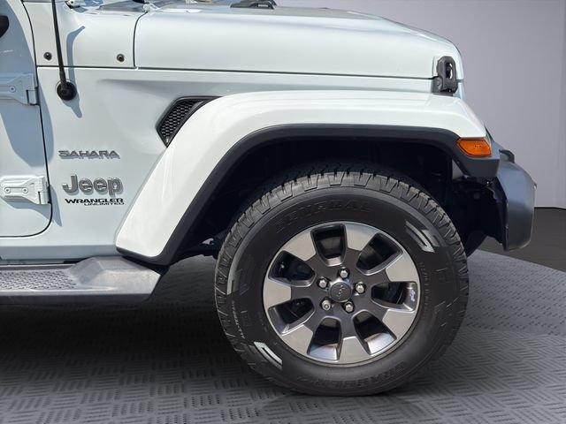 Used 2018 Jeep Wrangler Unlimited Sahara w/ Dual Top Group AWD/4WD image 29
