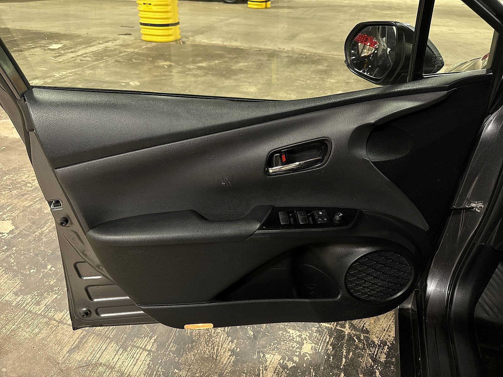 Used 2022 Toyota Prius LE AWD/4WD image 28