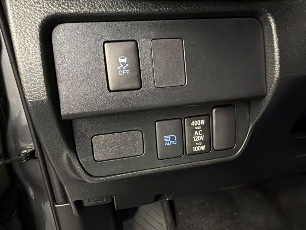 Used 2020 Toyota Tacoma TRD Sport w/ TRD Premium Sport Package AWD/4WD image 28