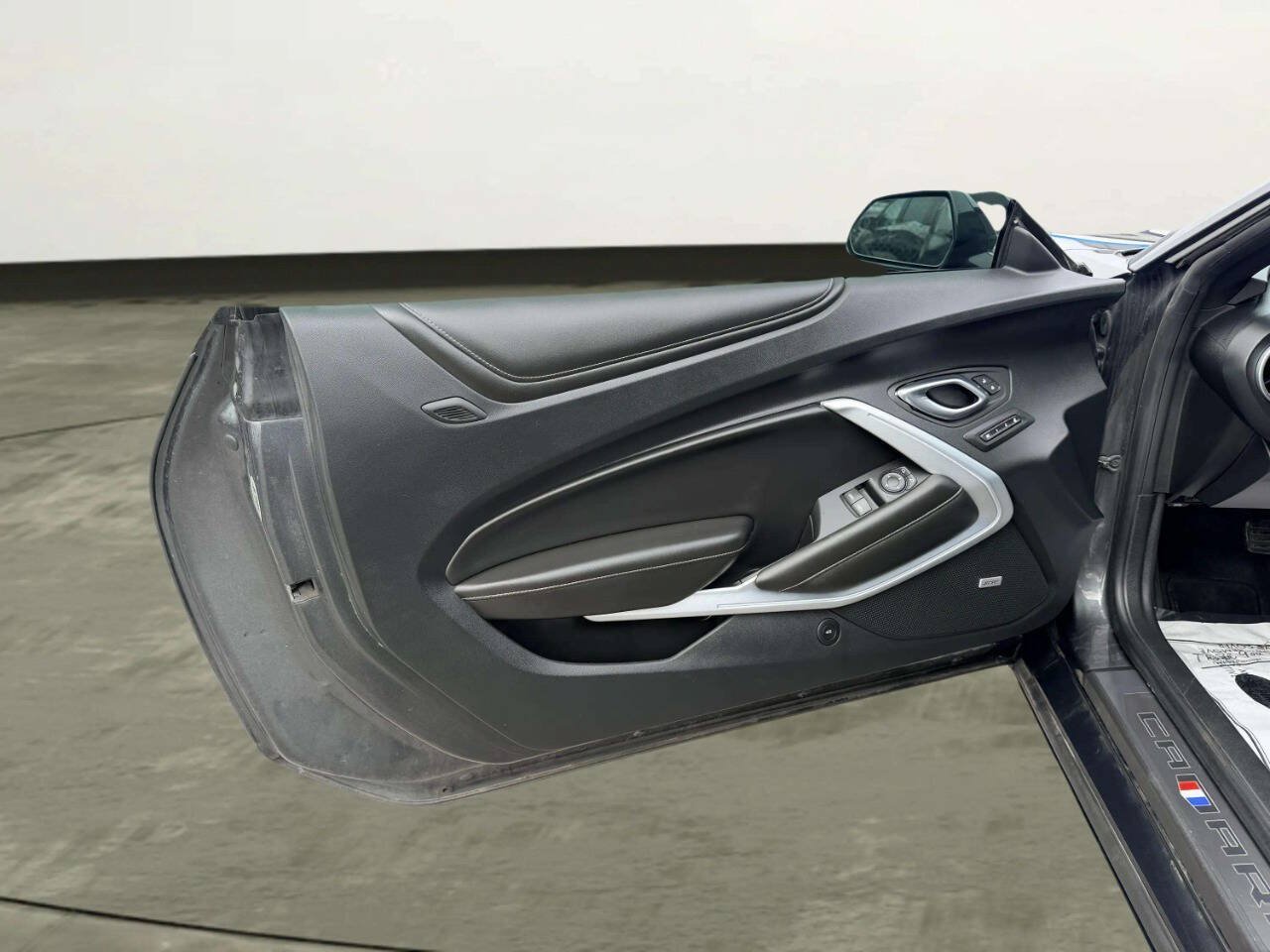 Used 2018 Chevrolet Camaro SS RWD image 10