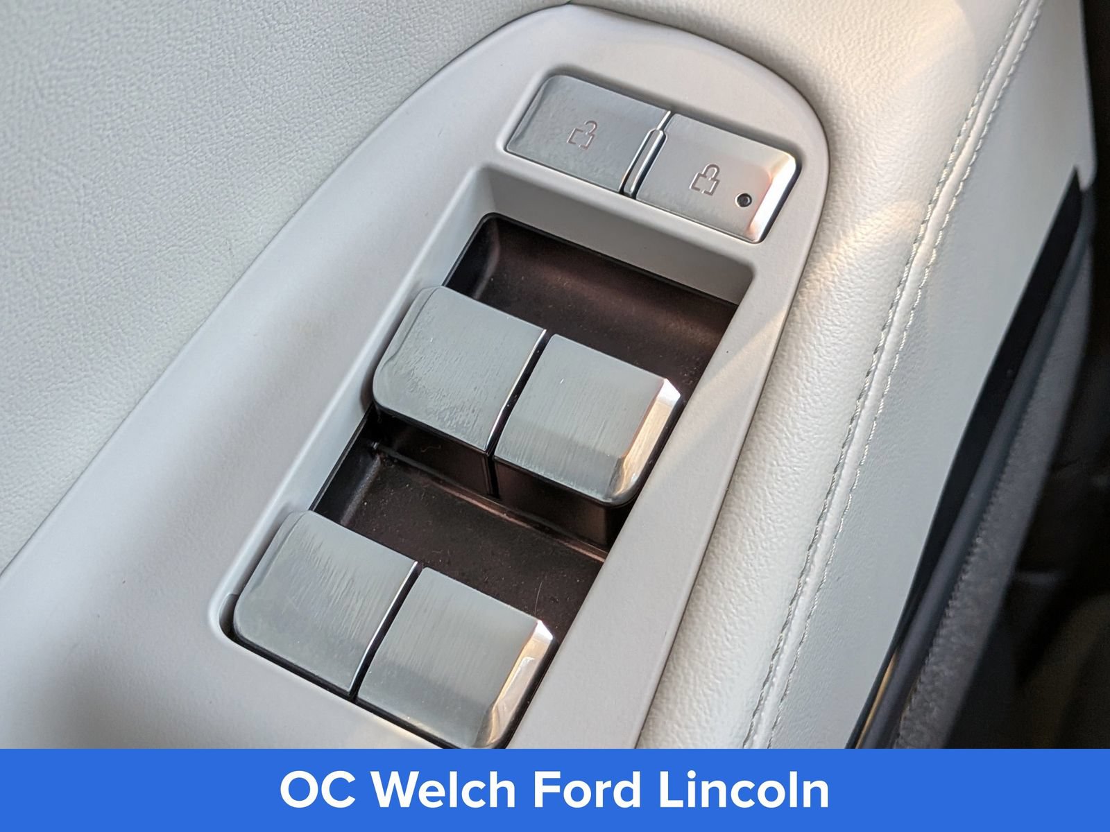 Certified 2025 Lincoln Navigator Reserve AWD/4WD image 30