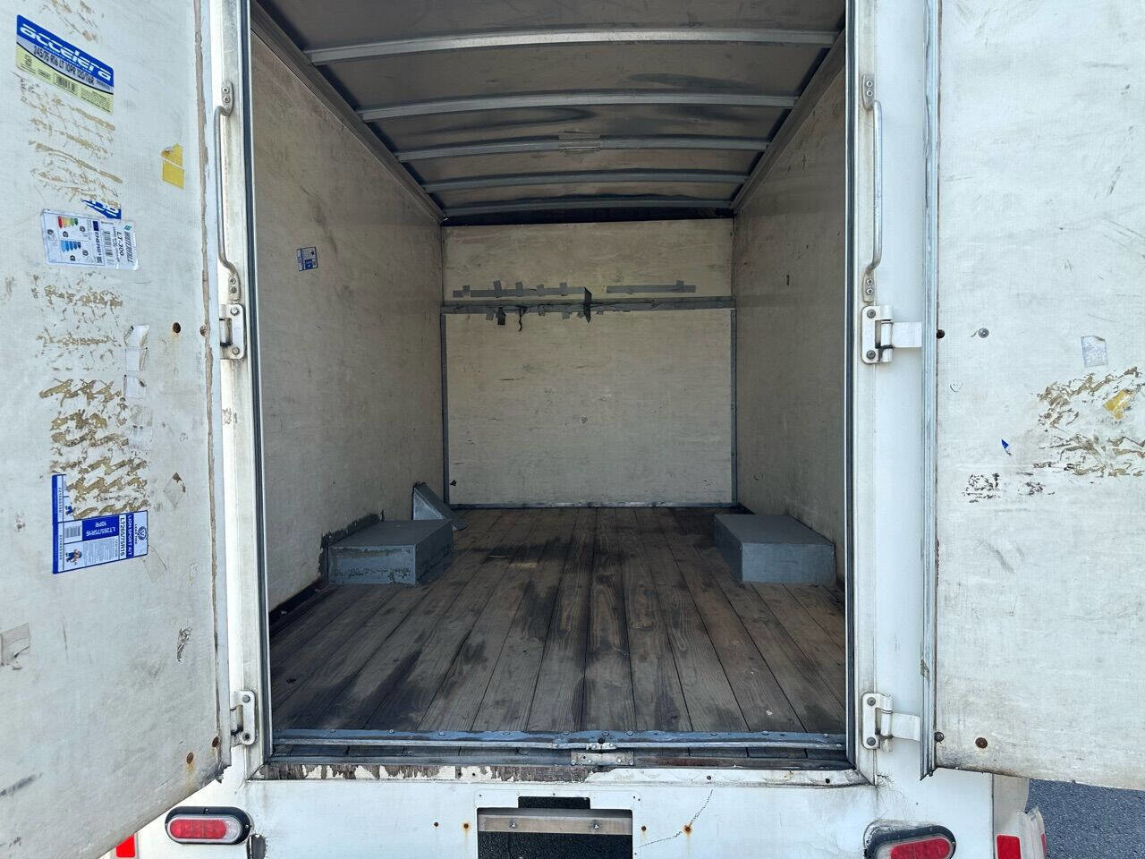 Used 2018 Chevrolet Express 3500 w/ Driver Convenience Package image 20