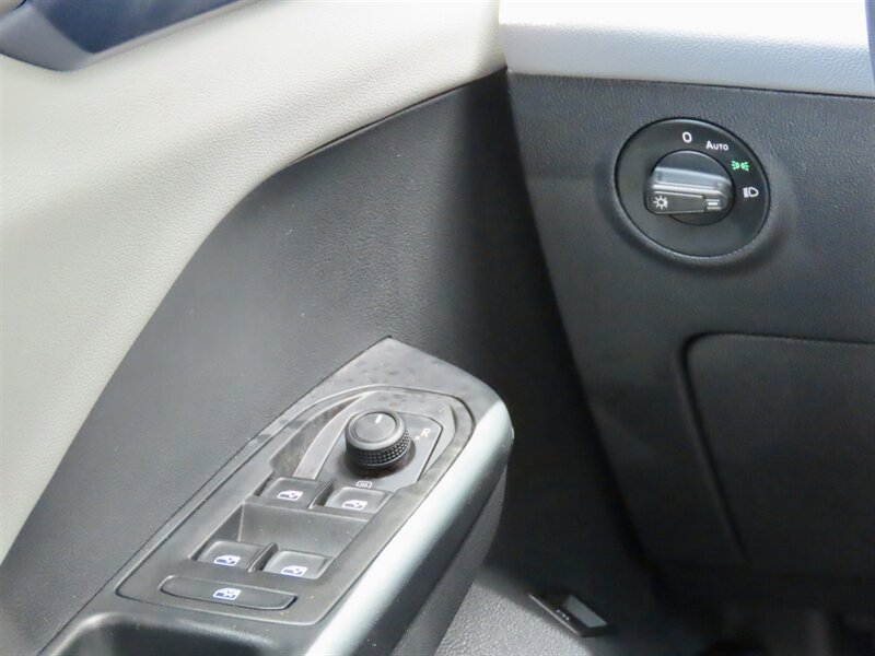 Used 2022 Volkswagen Taos SE FWD image 18