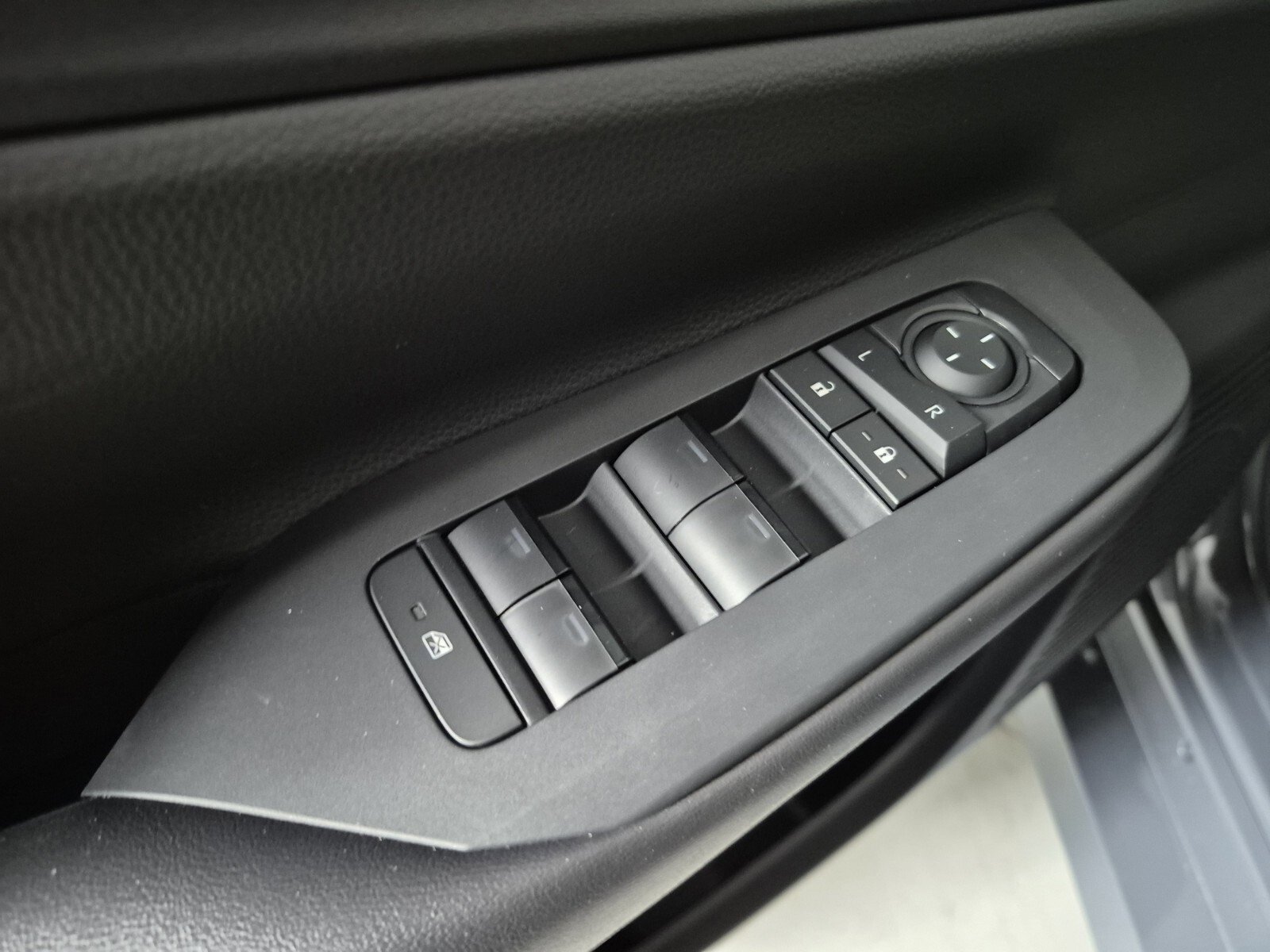 New 2026 Toyota Prius Plug-In Hybrid image 18