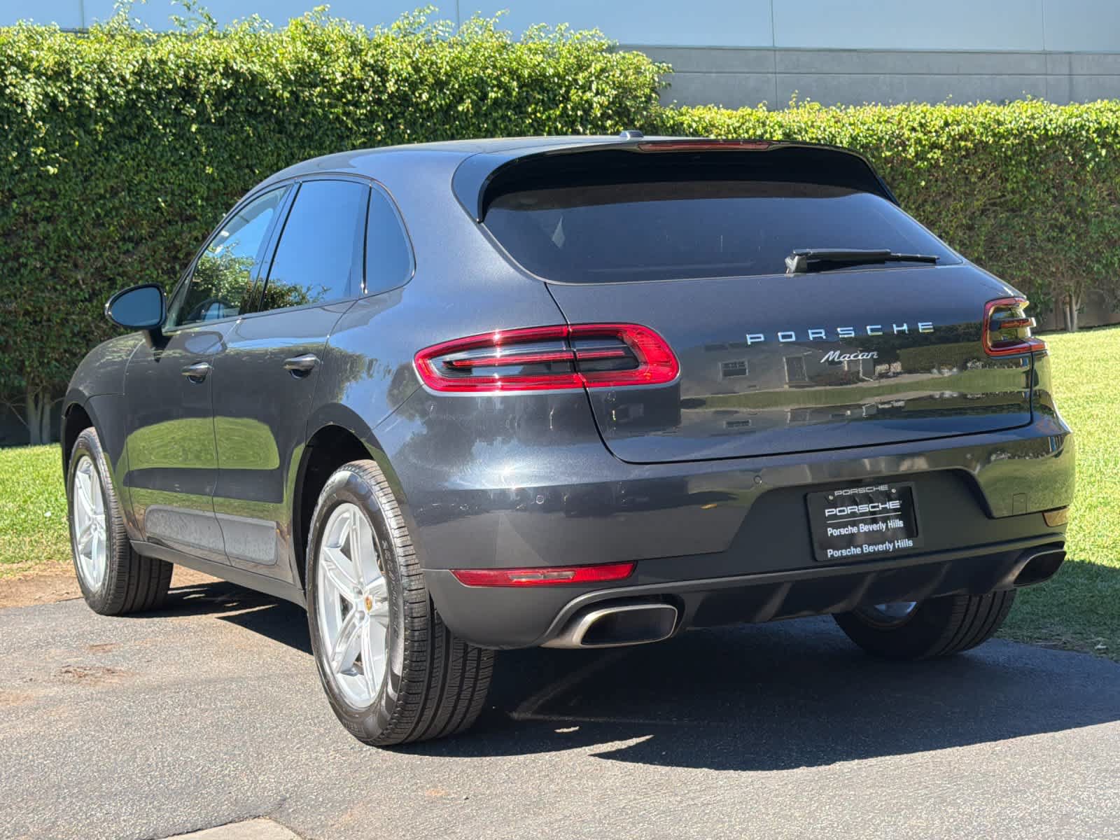 Used 2018 Porsche Macan AWD/4WD image 3