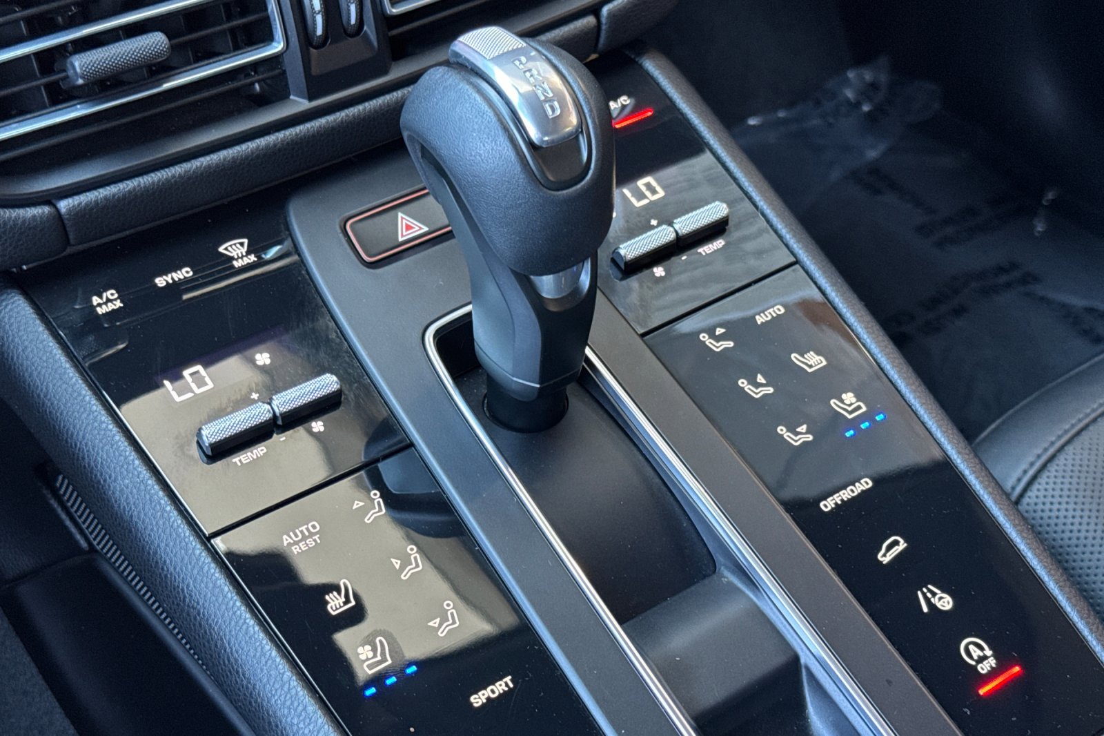 Used 2022 Porsche Macan AWD/4WD image 17