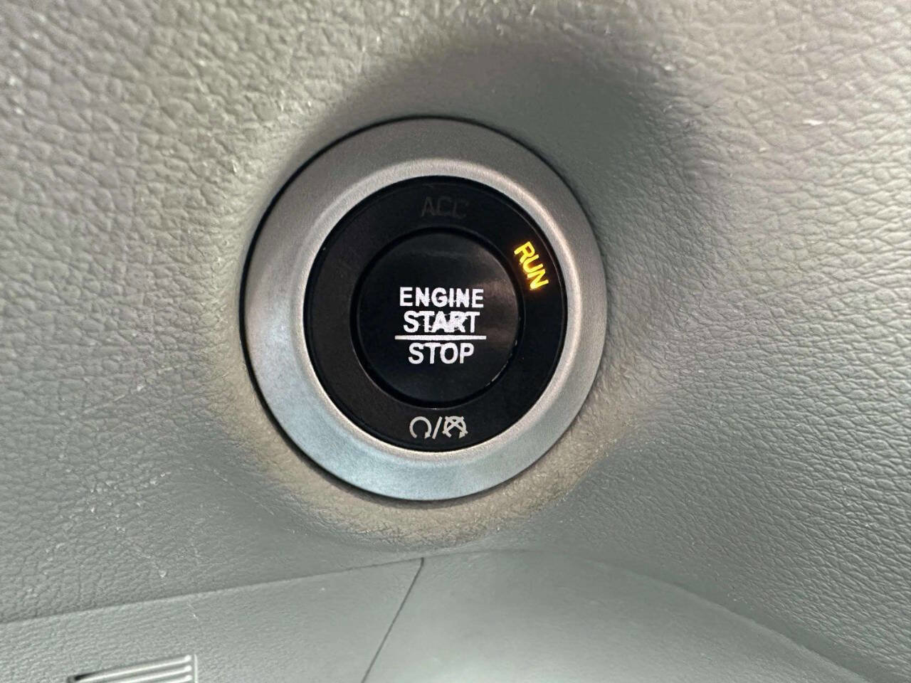 Used 2019 Chrysler Pacifica Touring-L image 33