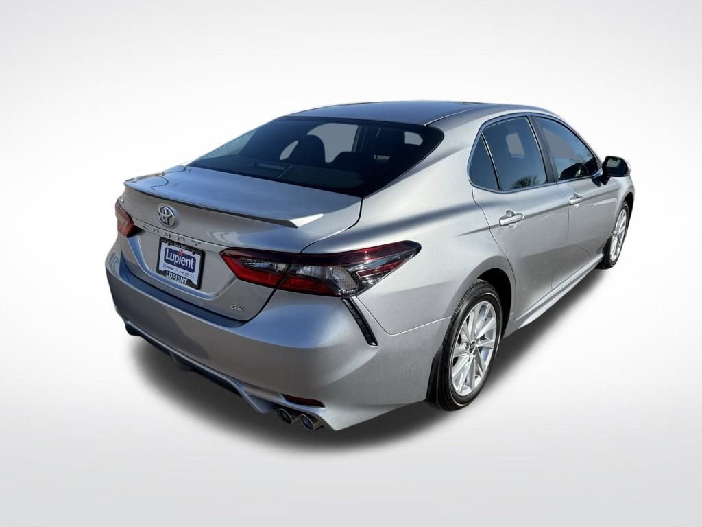 Used 2024 Toyota Camry SE image 4