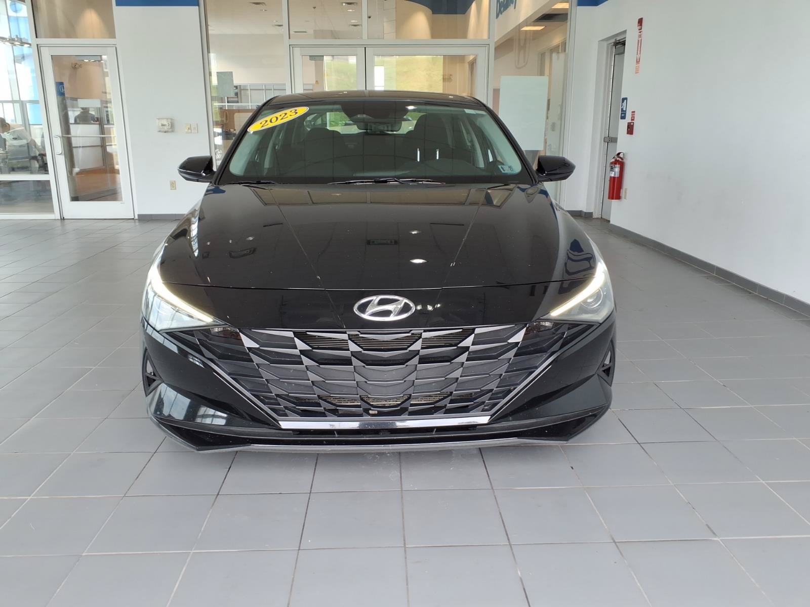 Certified 2023 Hyundai Elantra SEL w/ Preferred Accessory Package FWD image 2