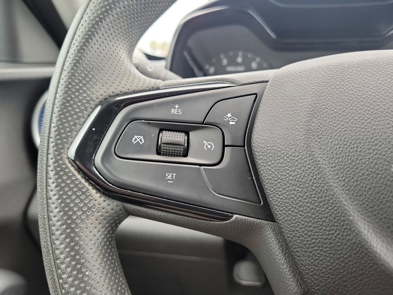 Used 2025 Chevrolet Trax LS image 29