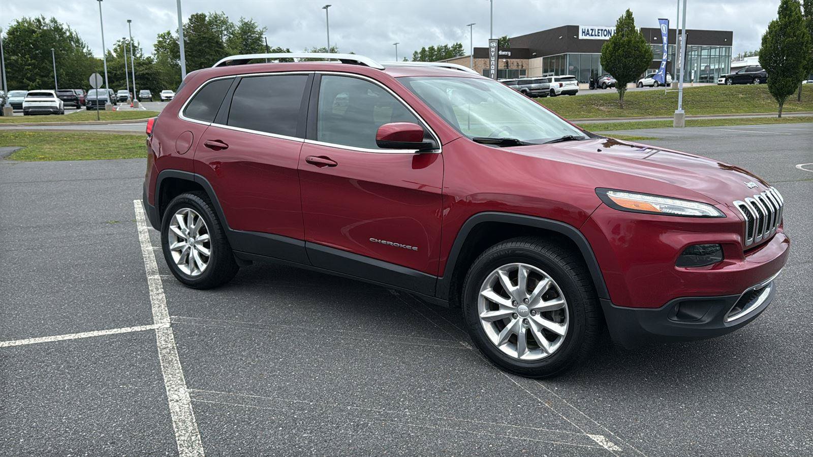 Used 2017 Jeep Cherokee Limited AWD/4WD image 2
